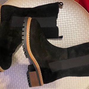 Closet sale:  never worn Chelsea boots BERTUCHI booties 🚨 SOLD🚨🚨🚨